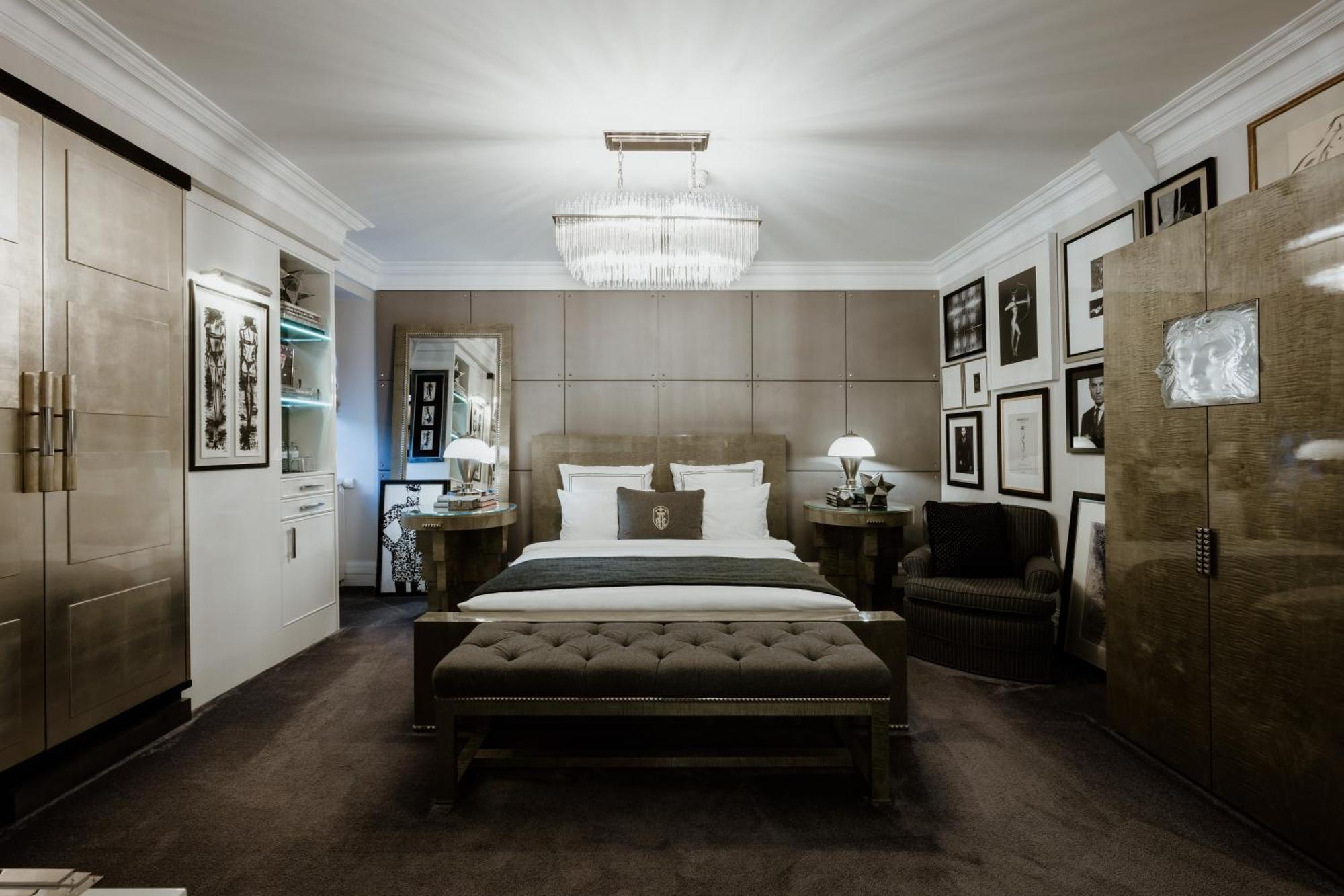 Schlosshotel Berlin Exterior photo A bedroom at The Ivy Hotel